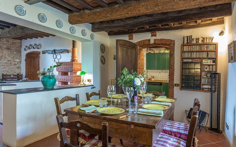 Poderino 6: Furniture, Wall, Wood, Interior Design, Dining Room, Flooring, Kitchen & Dining Room Table, Table, Home, Chair