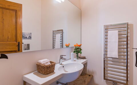 Tenuta Bellafonte 14: Interior Design, Wall, Plumbing Fixture, Flooring, Floor, Bathroom Sink, Tap, Sink, Bathroom, Plumbing