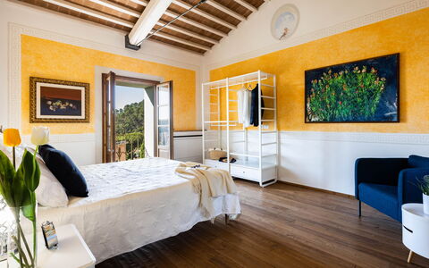Torre Angelina 10+2: Furniture, Interior Design, Flooring, Floor, Bedroom, Wood, Bed, Home, Lighting, Ceiling