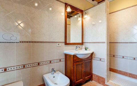 Le Macine 6: Flooring, Plumbing Fixture, Floor, Interior Design, Bathroom, Bathroom Sink, Sink, Tap, Plumbing, Tile