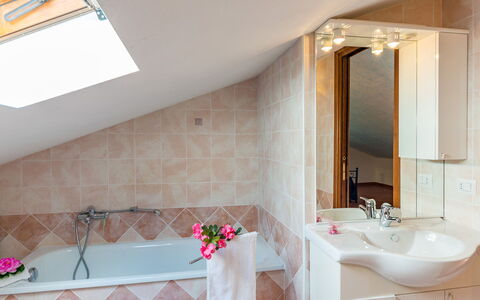 Villa Fabi 6+2: Plumbing Fixture, Interior Design, Flooring, Ceiling, Bathroom, Floor, Furniture, Plumbing, Tap, Lighting