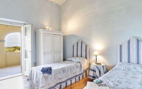 Villa Il Meluccio 12: Wall, Bedroom, Bed, Bed Sheet, Bedding, Furniture, Bed Frame, Flooring, Home, Linens