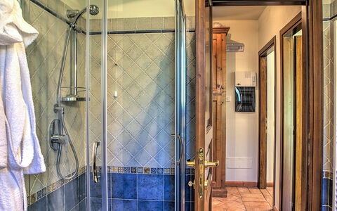 Villa Bella 8: Flooring, Plumbing Fixture, Interior Design, Floor, Plumbing, Lighting, Door, Bathroom, Tile, Composite Material