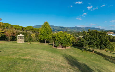 Villa Leonardo 30+6: Sky, Tree, Mountainous Landforms, Nature, Grass, Hill, Natural Landscape, Mountain, Grassland, Landscape