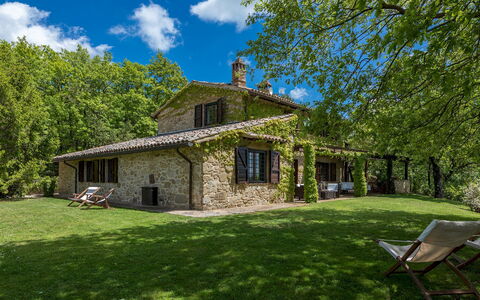 La Cerqua 8: Tree, Cottage, Home, Farmhouse, Estate, Lawn, Yard, Park, Historic House, Backyard