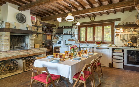 La Cerqua 8: Furniture, Wood, Interior Design, Home, Kitchen, Table, House, Kitchen & Dining Room Table, Room, Chair