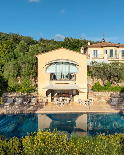 Villa le Cave 12: Tree, Swimming Pool, Resort, Estate, Villa, Mansion, Reflection, Eco Hotel, Hacienda