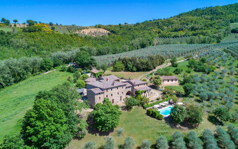 Podere le Corone 14: Estate, Villa, Food, Hacienda