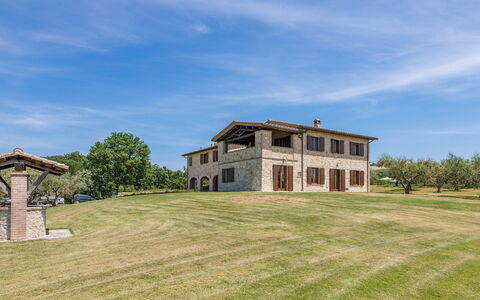 Le Residenze dei Potti 12: Sky, Plain, Rural Area, Land Lot, Home, Estate, Farmhouse, Lawn, Landscaping, Villa