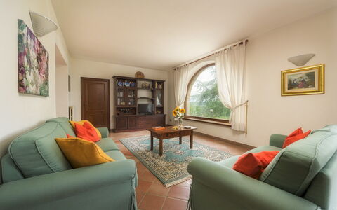 Fonte Pinella 8: Furniture, Interior Design, Couch, Flooring, Wood, Room, Floor, Ceiling, Table, Living Room