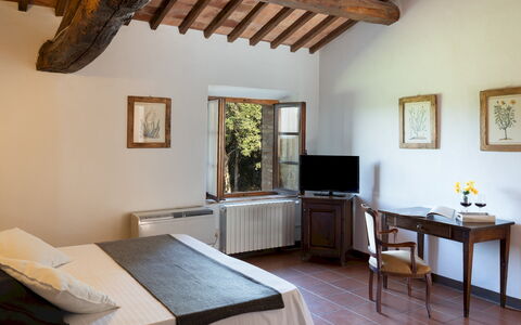 Borgo Gallinaio 32: Furniture, Wall, Wood, Interior Design, Flooring, Home, Bed, Room, Bedroom, Picture Frame