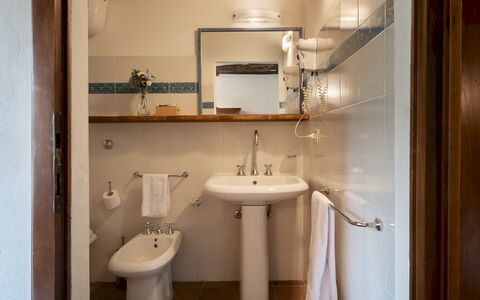 Borgo Gallinaio 32: Bathroom, Bathroom Sink, Wall, Plumbing Fixture, Flooring, Interior Design, Wood, Floor, Sink, Tap