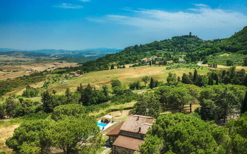 Podere Il Chiesino 8+2: Hill, Landscape, Highland, Rural Area, Hill Station, Mountain Range, Meadow, Village, Valley, Mountain Village