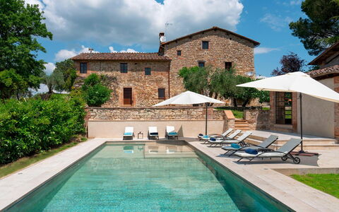 Terra di Siena 14: Estate, Swimming Pool, Villa, Outdoor Furniture, Water Feature, Sunlounger, Farmhouse