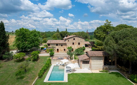 Terra di Siena 14: Home, House, Residential Area, Estate, Villa, Landscaping, Mansion, Courtyard, Swimming Pool, Hacienda