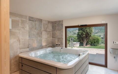 Terrazza sulla Valle 4+2: Flooring, Plumbing Fixture, Interior Design, Floor, Bathtub, Room, Bathroom, Plumbing, Houseplant