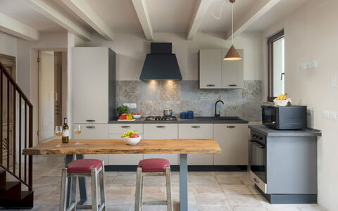 Terrazza sulla Valle 4+2: Furniture, Kitchen, Countertop, Interior Design, Kitchen Appliance, Flooring, Cabinetry, Wall, Light Fixture, Wood