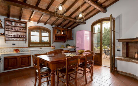 Villa Binetti 7: Furniture, Interior Design, Kitchen, Flooring, Wood, Home, Floor, Cabinetry, House, Kitchen & Dining Room Table