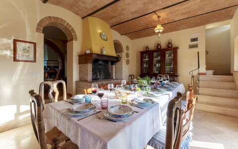 Gli Spilocchi 16: Furniture, Interior Design, Table, Chair, Wood, Dining Room, Kitchen & Dining Room Table, Ceiling, Tableware, Flooring
