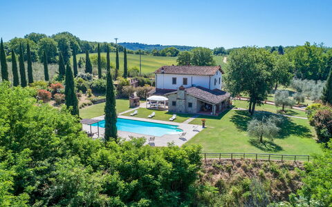 Casale la Splendida 10: House, Estate, Farmhouse, Cottage, Home, Lawn, Garden, Villa, Meadow, Mansion