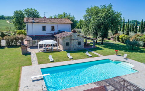 Casale la Splendida 10: Blue, Swimming Pool, House, Estate, Home, Farmhouse, Villa, Hacienda, Resort, Cottage