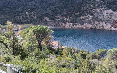 Villa Meraviglia 8: Water, Body Of Water, Water Resources, Coast, Natural Landscape, Coastal And Oceanic Landforms, Bank, Watercourse, Landscape, Highland