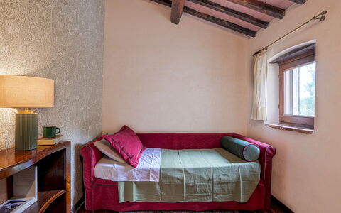 La Leopoldina 6: Furniture, Interior Design, Wall, Wood, Flooring, Floor, Room, Bed, Bedroom, Textile