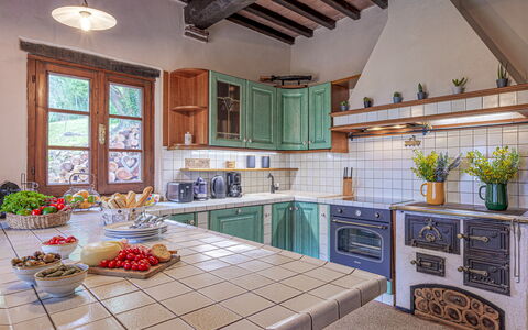 La Leopoldina 6: Kitchen, Countertop, Kitchen Appliance, Interior Design, Cabinetry, Flooring, Wood, Furniture, Kitchen Stove, Major Appliance