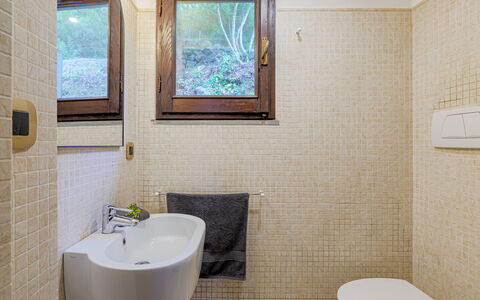 La Leopoldina 6: Wall, Plumbing Fixture, Flooring, Bathroom, Floor, Interior Design, Plumbing, Tap, Toilet, Home