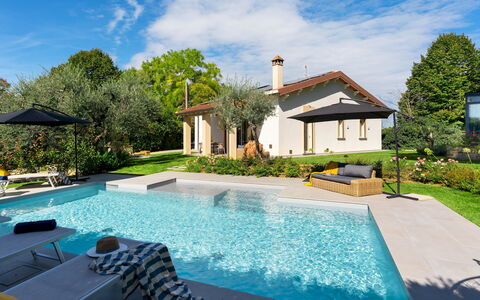 La Villanella 6: Swimming Pool, Resort, Residential Area, House, Garden, Leisure, Eco Hotel, Water Feature, Home