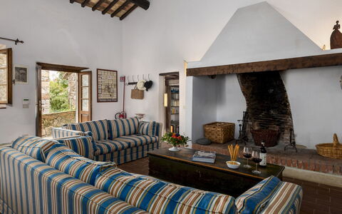 Castellare in Poggio 10: Furniture, Wall, Wood, Home, Interior Design, Flooring, Living Room, Room, Picture Frame, Chair