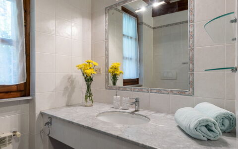 La Nula 4: Bathroom Sink, Bathroom, Plumbing Fixture, Sink, Interior Design, Mirror, Tap, Flooring, Plumbing, Floor