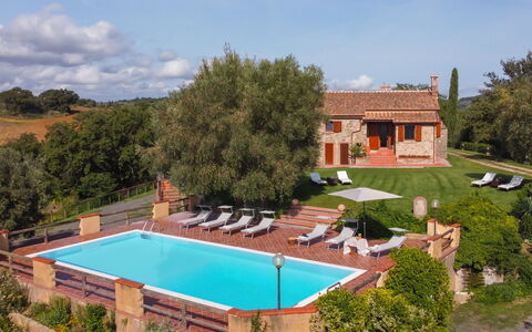 Casale Ombrone 11: Estate, Hacienda, Swimming Pool, Villa, Farmhouse, Mansion, Courtyard, Eco Hotel