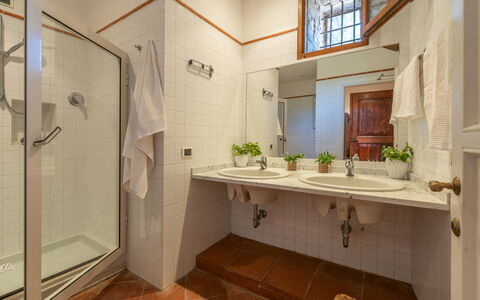 Villa la Pizzichina 10: Bathroom Sink, Interior Design, Plumbing Fixture, Bathroom, Flooring, Sink, Floor, Ceiling, Furniture, Tap