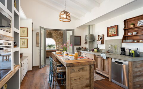 Villa la Casina 4: Furniture, Kitchen, Countertop, Interior Design, Wood, Cabinetry, Flooring, Home Appliance, Home, Kitchen Appliance