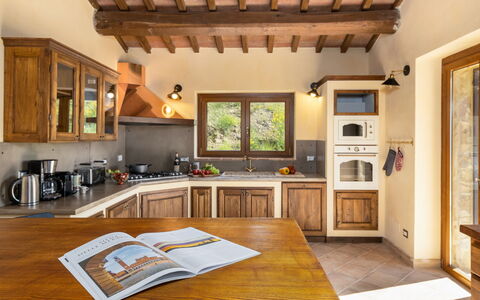 Poggio delle Lumie 6: Furniture, Interior Design, Kitchen, Wood, Flooring, Countertop, Home, Cabinetry, Ceiling, Kitchen Appliance