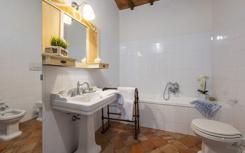 Podere Casanovina 12: Bathroom, Plumbing Fixture, Flooring, Interior Design, Bathroom Sink, Floor, Sink, Tap, Plumbing, Toilet