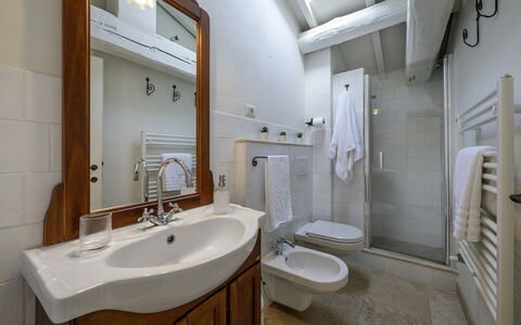 Podere Vernine di Sotto 14: Flooring, Interior Design, Plumbing Fixture, Wood, Floor, Bathroom, Sink, Bathroom Sink, Ceiling, Tap