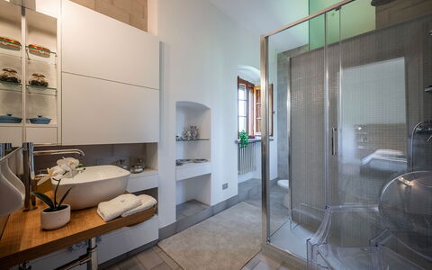 Villa Collegigliato 8: Interior Design, Flooring, Plumbing Fixture, Floor, Ceiling, Tap, Lighting, Bathroom, Furniture, Sink