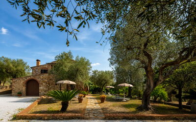 Casale le Lupe Apartments: Garden, Estate, Hacienda, Landscaping, Farmhouse, Yard, Villa, Shade, Backyard, Driveway