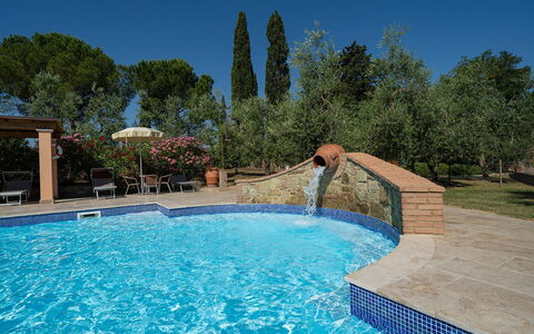 Montelopio: Water, Plant, Swimming Pool, Sky, Nature, Azure, Leisure, Tree, Composite Material, Real Estate