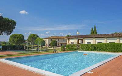 Bucine 690: Water, Sky, Cloud, Daytime, Plant, Swimming Pool, Nature, Azure, Tree, Architecture