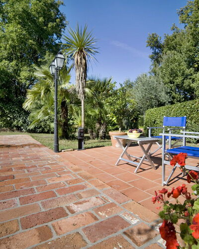 La Capinera: Property, Real Estate, House, Building, Swimming Pool, Home, Estate, Backyard, Villa, Patio