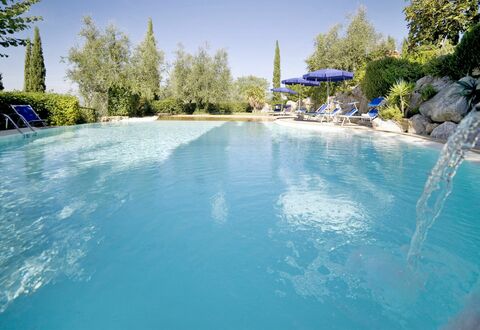 Le Rondini: Swimming Pool, Water, Property, Water Resources, Leisure, Real Estate, Sky, Vacation, Tree, Resort Town