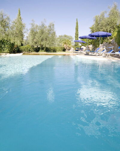 Le Rondini: Swimming Pool, Water, Property, Water Resources, Leisure, Real Estate, Sky, Vacation, Tree, Resort Town
