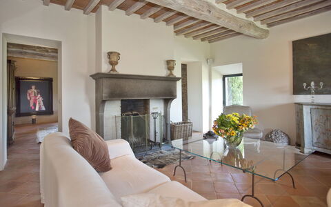 La Maccinaia 14: Property, Room, Living Room, Furniture, Building, Interior Design, Ceiling, House, Real Estate, Floor