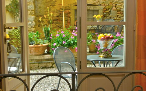 Santo Agostino: Glass, Iron, Architecture, Window, Door, Plant, House, Room, Interior Design, Building