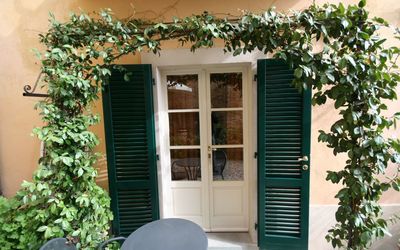 Santo Agostino: Property, Home, House, Building, Window, Real Estate, Door, Architecture, Facade, Tree