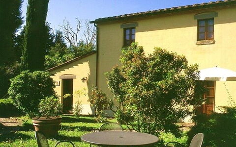 San Pietro: Property, House, Home, Real Estate, Building, Yard, Residential Area, Backyard, Tree, Cottage