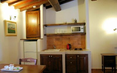 Nr.8: Room, Property, Furniture, Building, House, Cabinetry, Kitchen, Interior Design, Ceiling, Floor